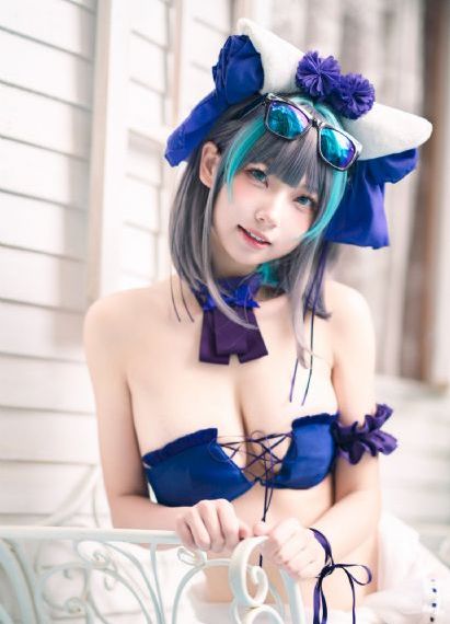 小荡货的淫穴骚h被各种人玩烂了